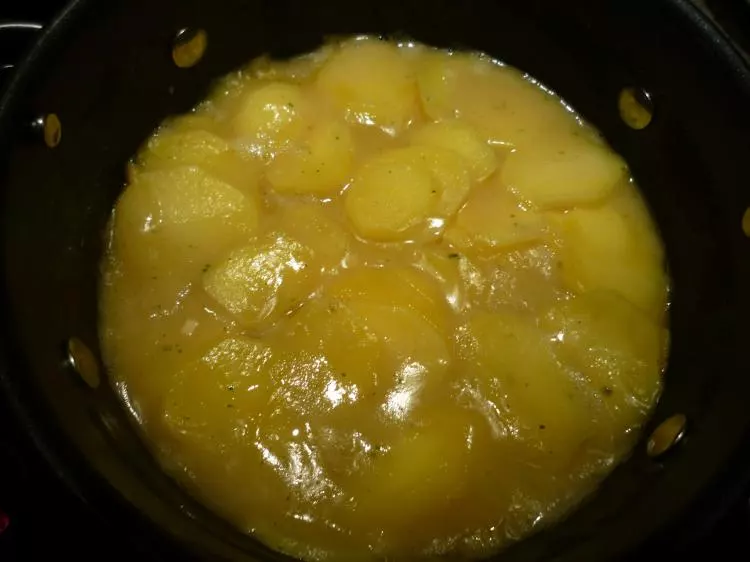 Würziger Kasseler-Auflauf mit Béchamelkartoffeln und Semmelkruste