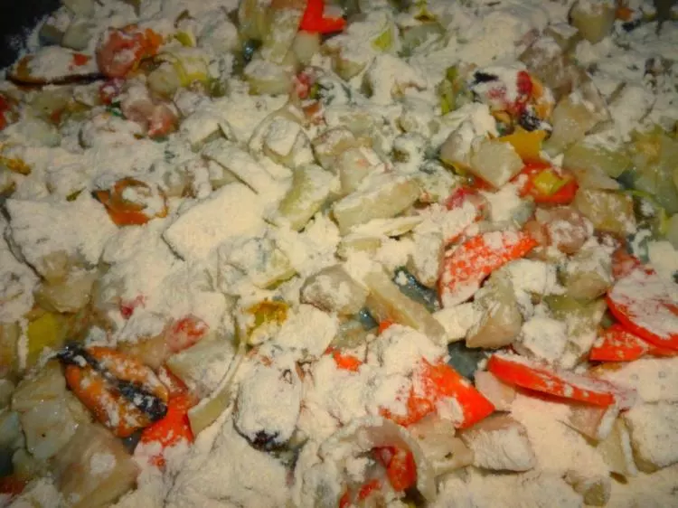 Meeresfrüchte-Frikassee mit Reisplätzchen