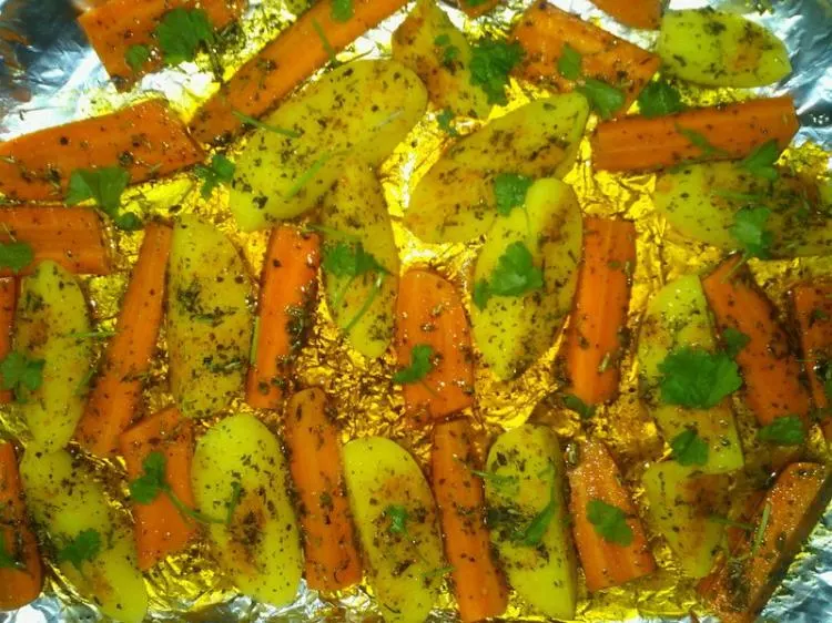 Hähnchenschenkel mit Kartoffel-Karotten-Gemüse,geschmort
