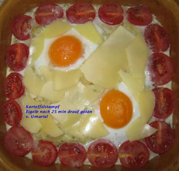 Stampfkartoffeln mit versunkenen Eiern