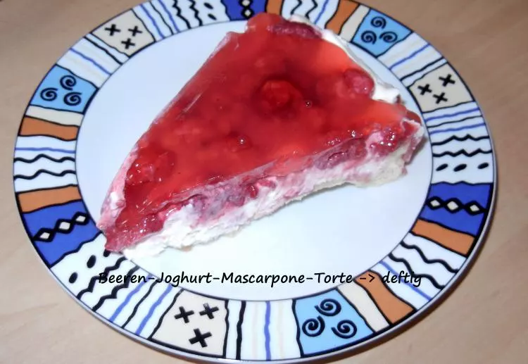 Beeren-Joghurt-Mascarpone-Torte