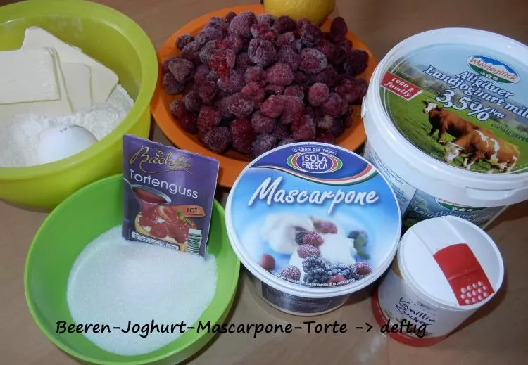 Beeren-Joghurt-Mascarpone-Torte