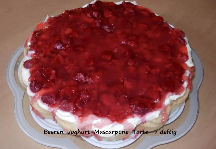 Beeren-Joghurt-Mascarpone-Torte