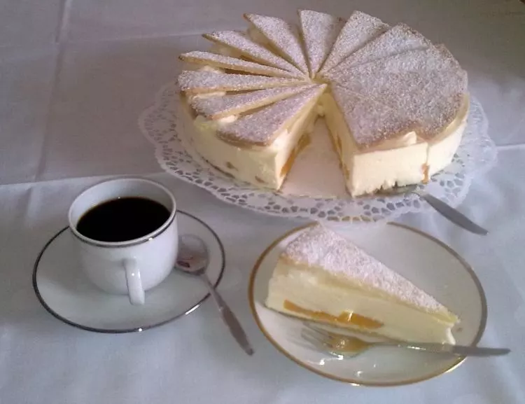 Klassische Käse-Sahne Torte 