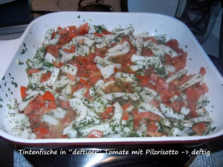 Tintenfische in "deftiger" Tomate mit  Pilzrisotto
