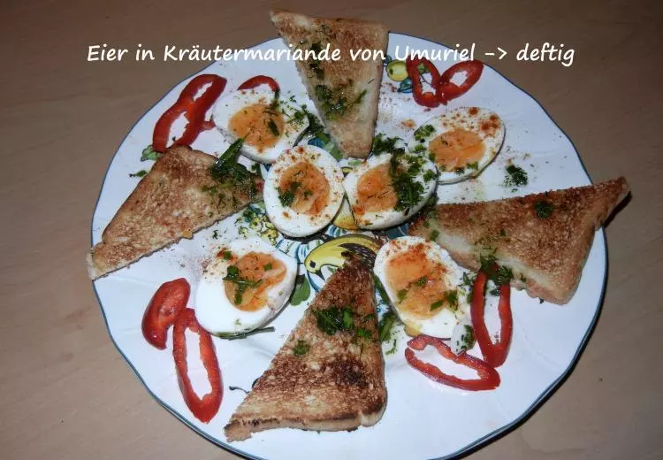Eier in Kräutermarinade