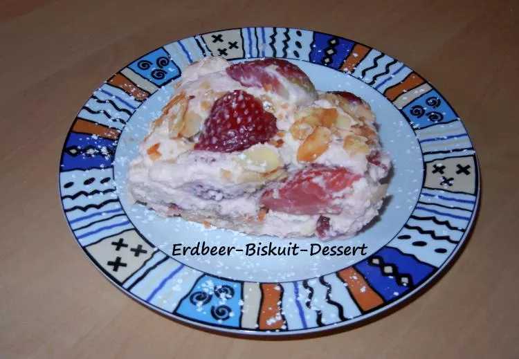 Erdbeer-Biskuit-Dessert