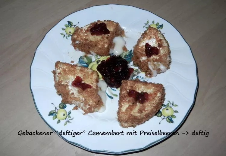 Gebackener "deftiger" Camembert mit Preiselbeeren