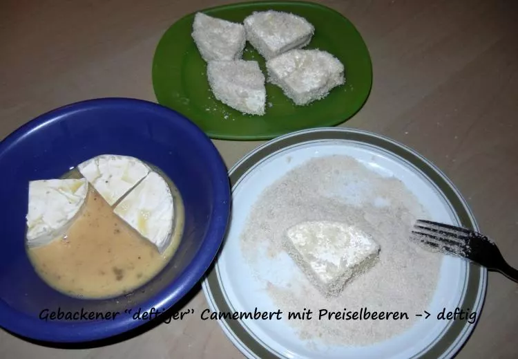 Gebackener "deftiger" Camembert mit Preiselbeeren