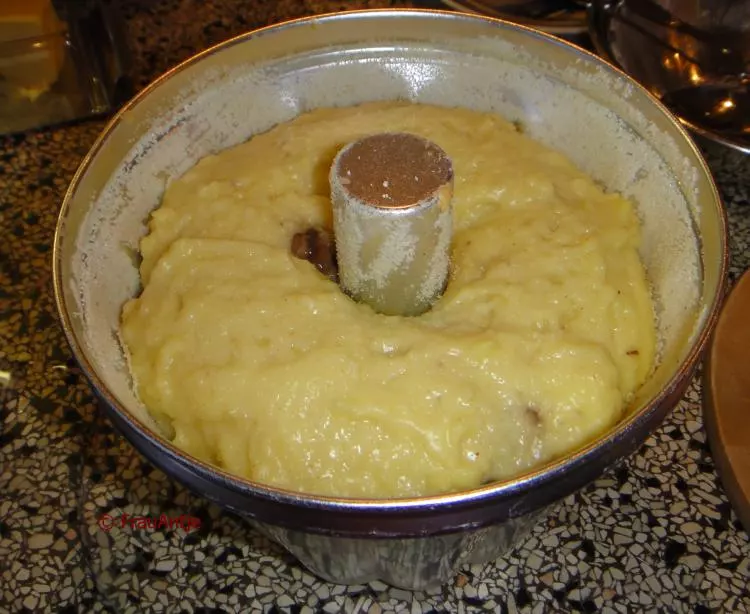 Herzhafter Champignon-Grießpudding mit Austernpilz-Rahmsauce