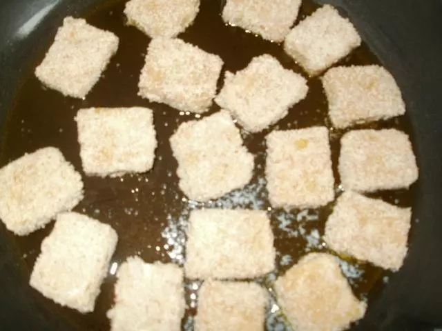 Kartoffel-Bärlauch-Rolle mit mariniertem Tofu