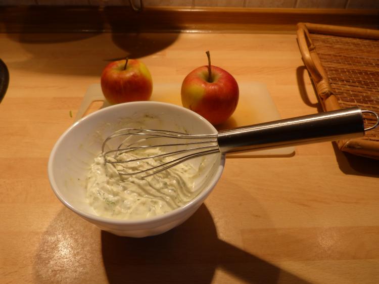 Forellenfilet mit Kartoffelrösti an Apfelcarpaccio mit Bärlauchjoghurt  