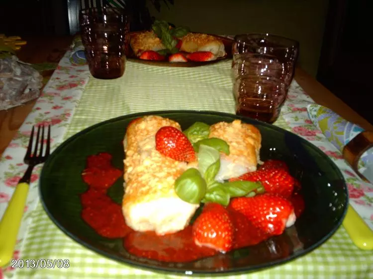 Spargelpäckchen an Erdbeer-Basilikum-Sauce
