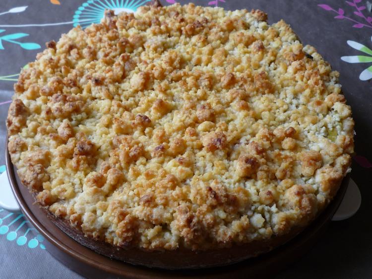 Rhabarber-Kuchen mit Marzipan-Streuseln | Kochmeister Rezept