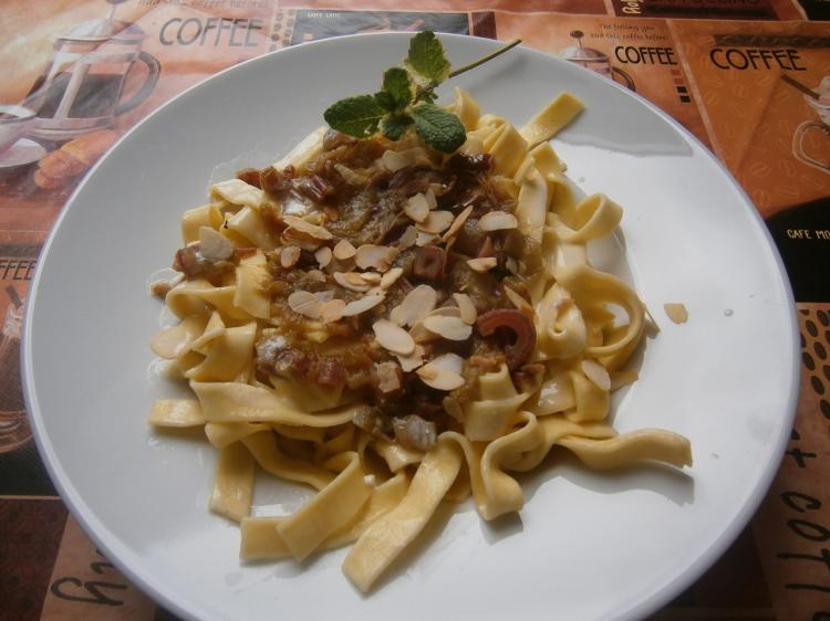 Grune Milchnudeln Mit Rhabarber Ein Kochmeister Rezept