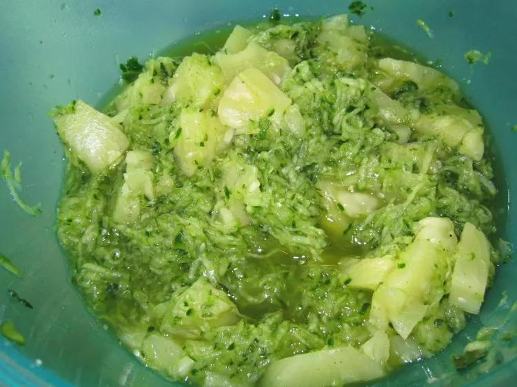 Feuriger Ananas-Gurken-Salat