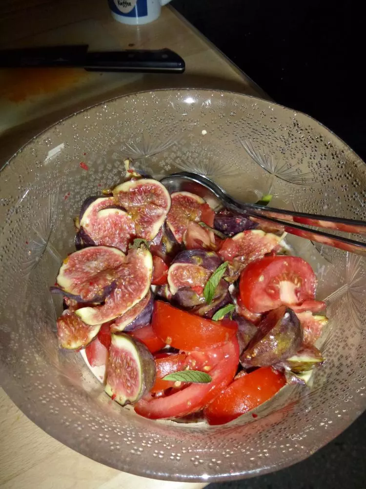 Tomatensalat mit Feigen