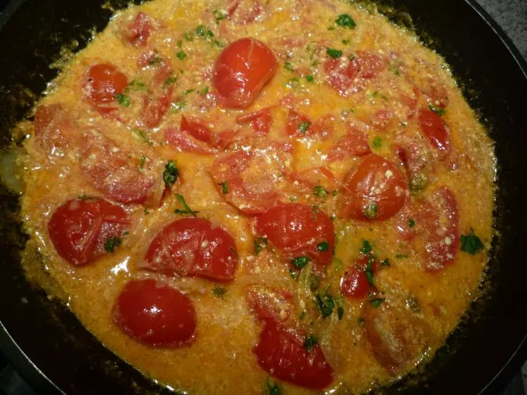 Tomatengemüse mit Joghurt