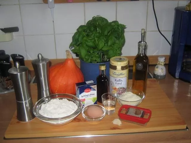 Kürbis-Gnocchi mit Basilikum-Sauce