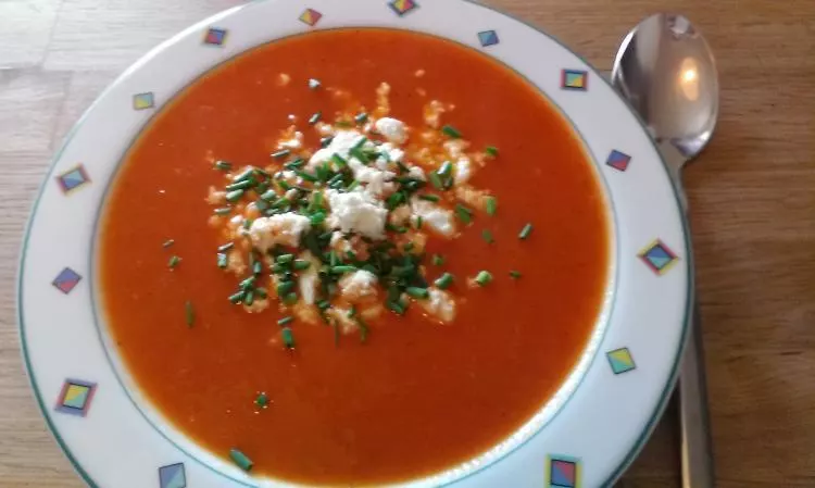 Paprikasuppe mit Feta