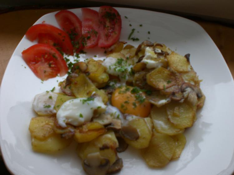 Bratkartoffeln mit Champignons und Ei | Kochmeister Rezept