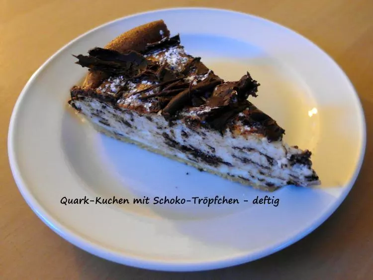 Quark-Kuchen mit Schoko-Tröpfchen