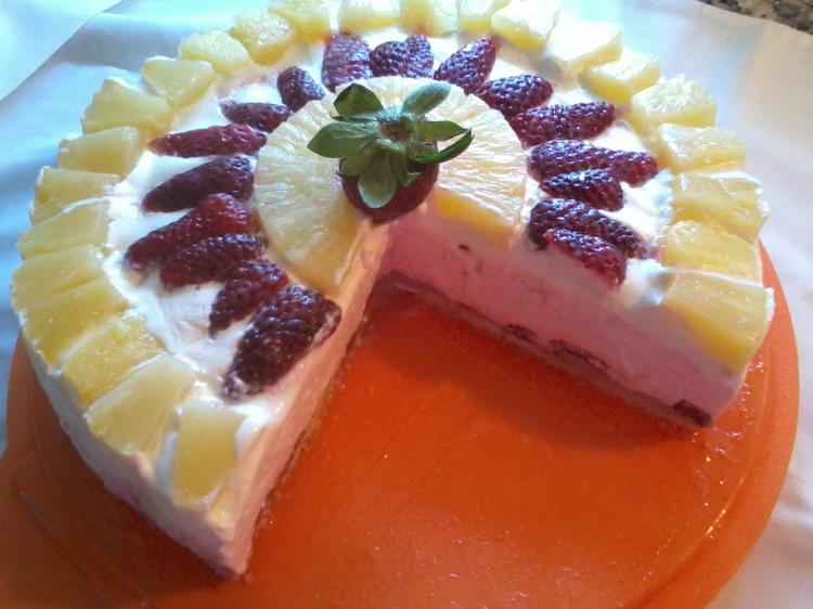 Erdbeer-Ananas-Torte