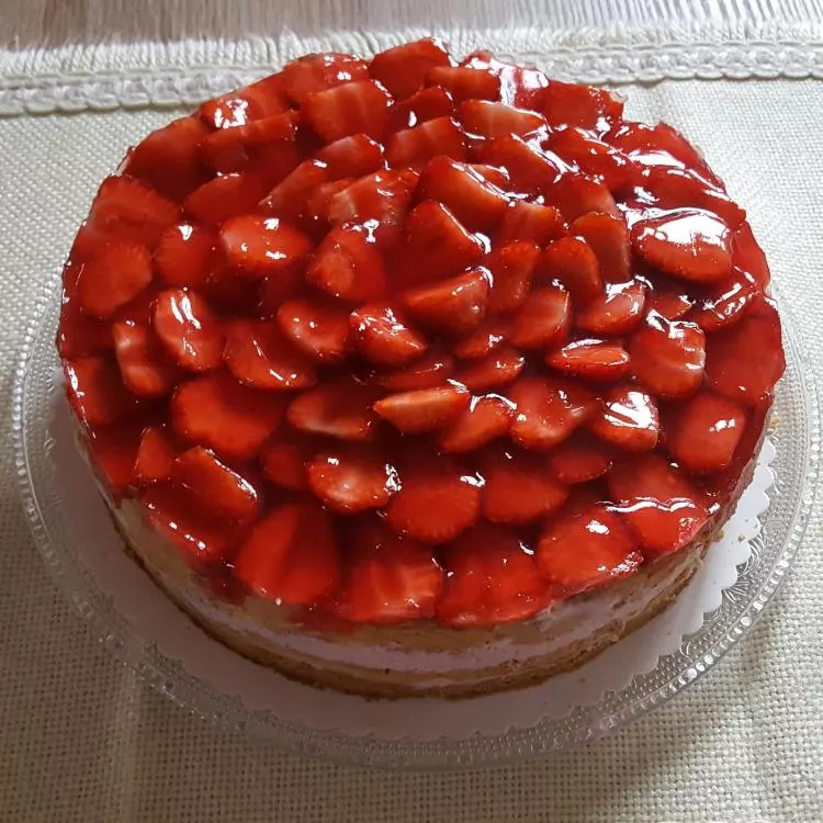 Sahnige Erdbeertorte