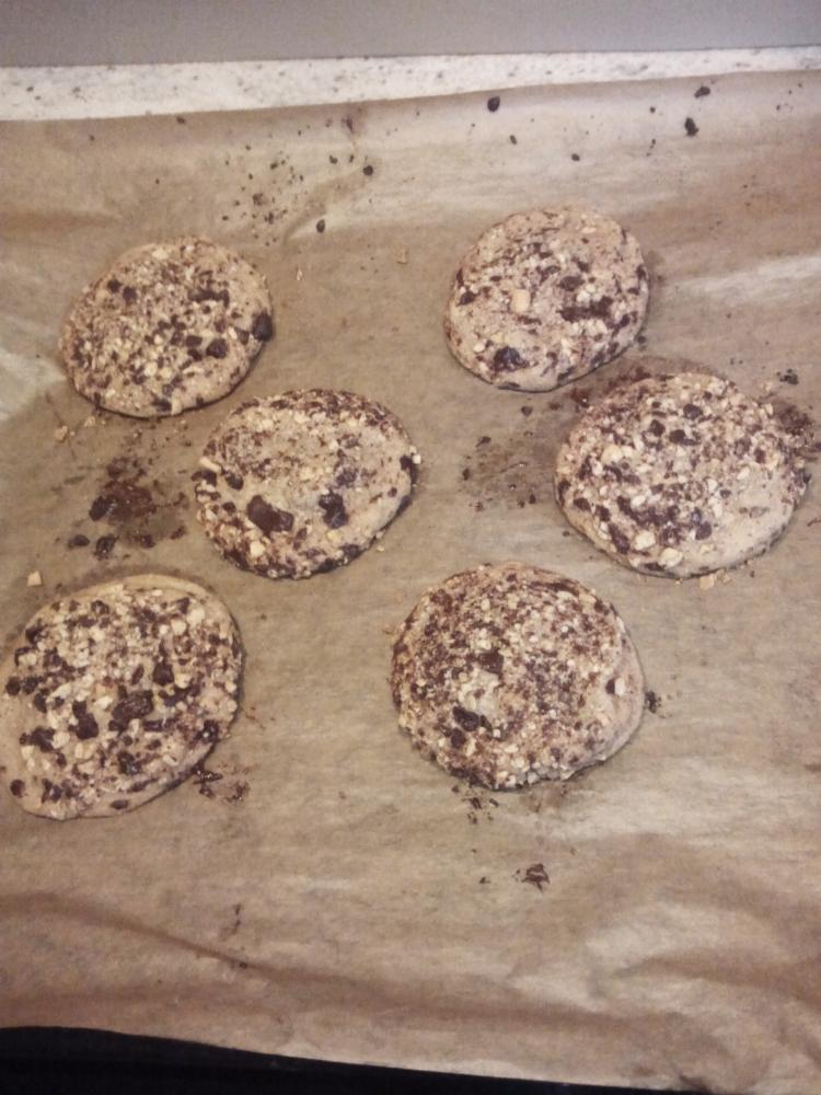 Erdnuß-Schoko-Cookies