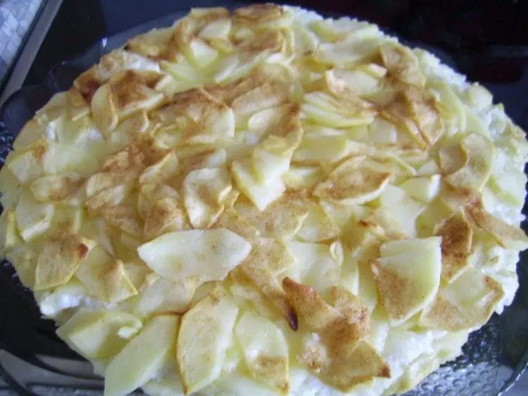 Saftiger Blechkuchen mit Milchreis und Äpfeln