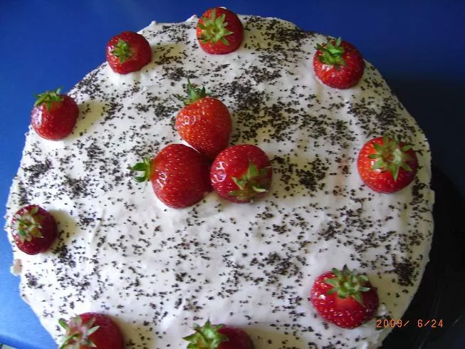 Mohn-Erdbeer-Torte