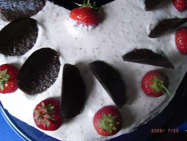 Eierlikör-Schoko-Erdbeer-Torte
