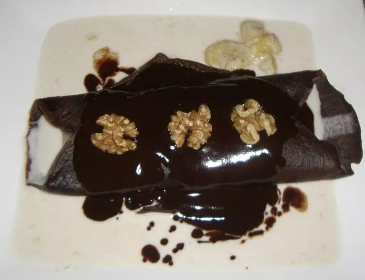 Schokoladencrêpes mit Bananen-Kokosfüllung