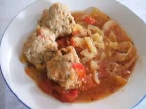 Tomatenpfanne mit Hackbällchen