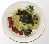 Spaghetti mit Champignon-Pinienkernpesto