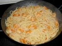 Spaghetti mit frischen Tomaten und Garnelen