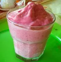 ganz einfaches Joghurt-Erdbeer-Eis