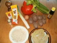 Gebackene Kartoffel-Kürbis-Würfel mit Sellerie-Lauch-Gemüse und Seitan