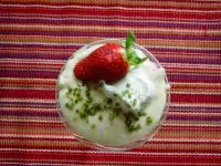 Vanille-Erdbeercreme mit Marzipan